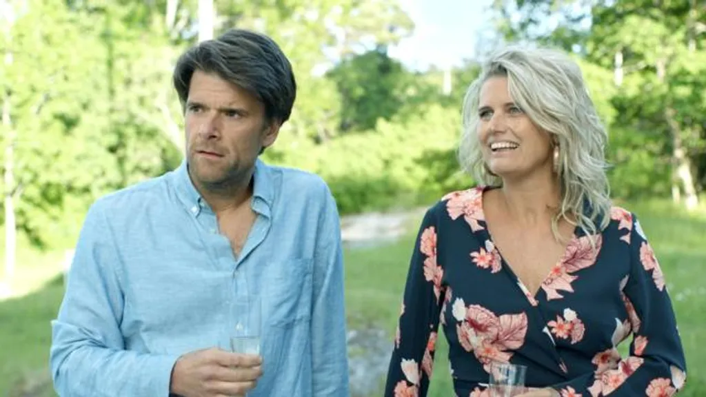 Sommaren med släkten – Peter Magnusson som Jens och Christine Meltzer som Carro