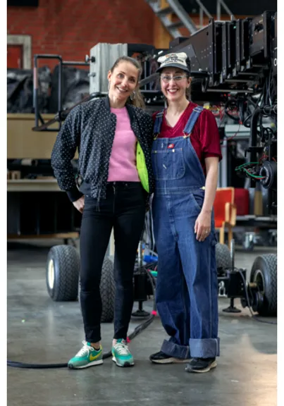 Tuva Novotny och fotograf Sophie Winqvist Loggins