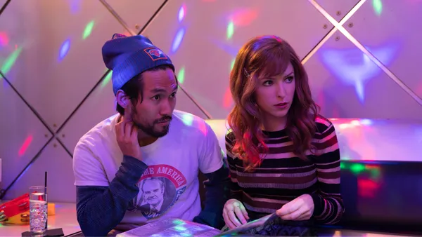 Anna Kendrick som Darby.