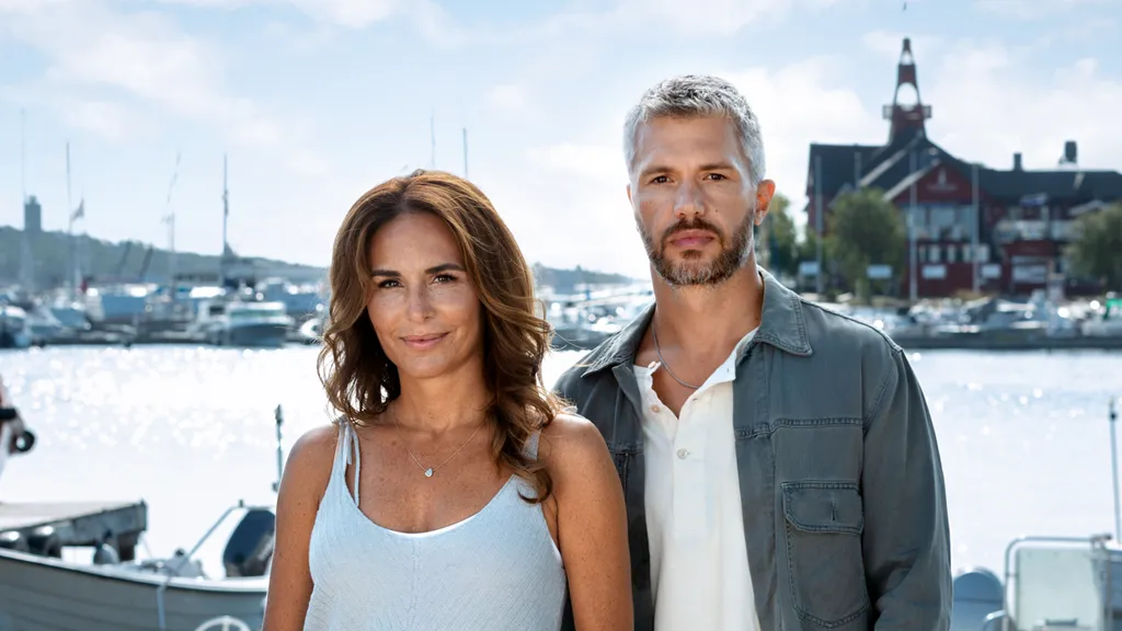 Alexandra Rapaport och Nicolai Cleve Broch i Morden i Sandhamn.