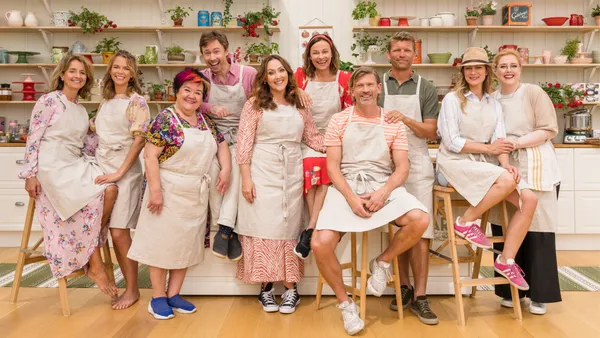 Deltagarna i Hela kändis-Sverige bakar 2021.