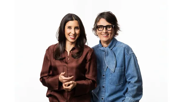 Parisa Höglund och Monica Saarinen, Det politiska spelet