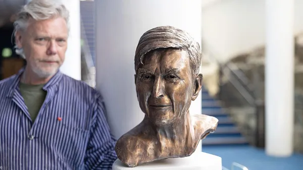 Byst av Herbert Blomstedt, skulpterad av Karl-Magnus Fredriksson.