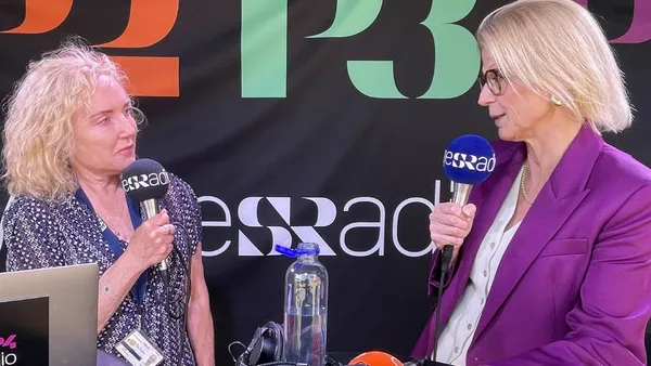 Pia Fridén intervjuar Elisabeth Svantesson under Almedalsveckan 2025