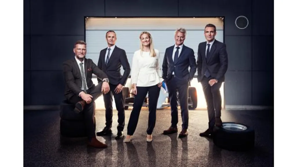 MTG Sports F1-team, från vänster Janne Blomqvist, Rickard Rydell, Nina Kennedy, Eje Elgh och Björn Wirdheim.