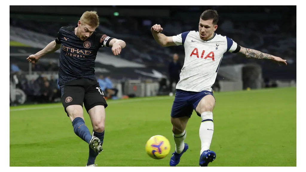 Kevin De Bruyne og Manchester City møter Pierre-Emile Højbjerg og Tottenham i finalen i Ligacupen.