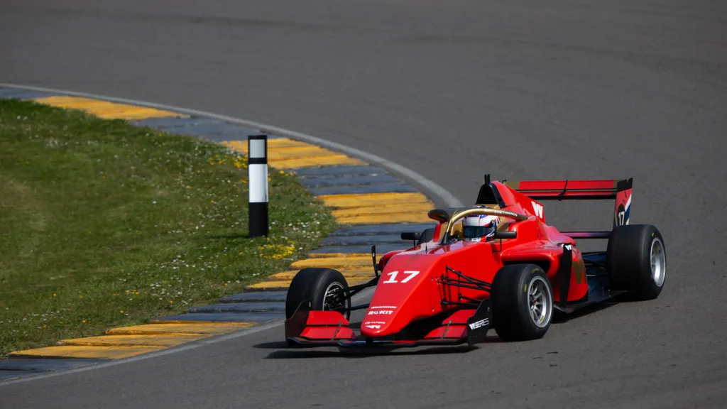 Norske Ayla Ågren er én av førerne som kjemper om seier i W Series. 