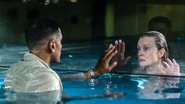 Alexander Karim och Lena Endre i Glaciär