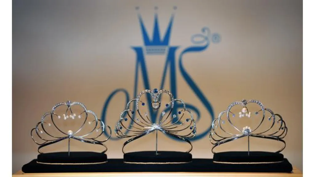 miss-suomi_crown09_2000pix.jpg