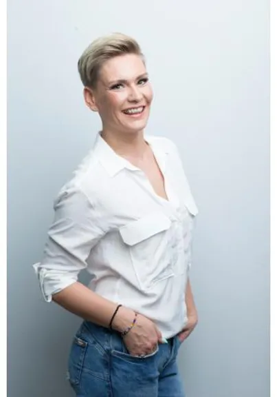 viafree_miss-suomi-2018_juontaja-heidi-sohlberg.jpg