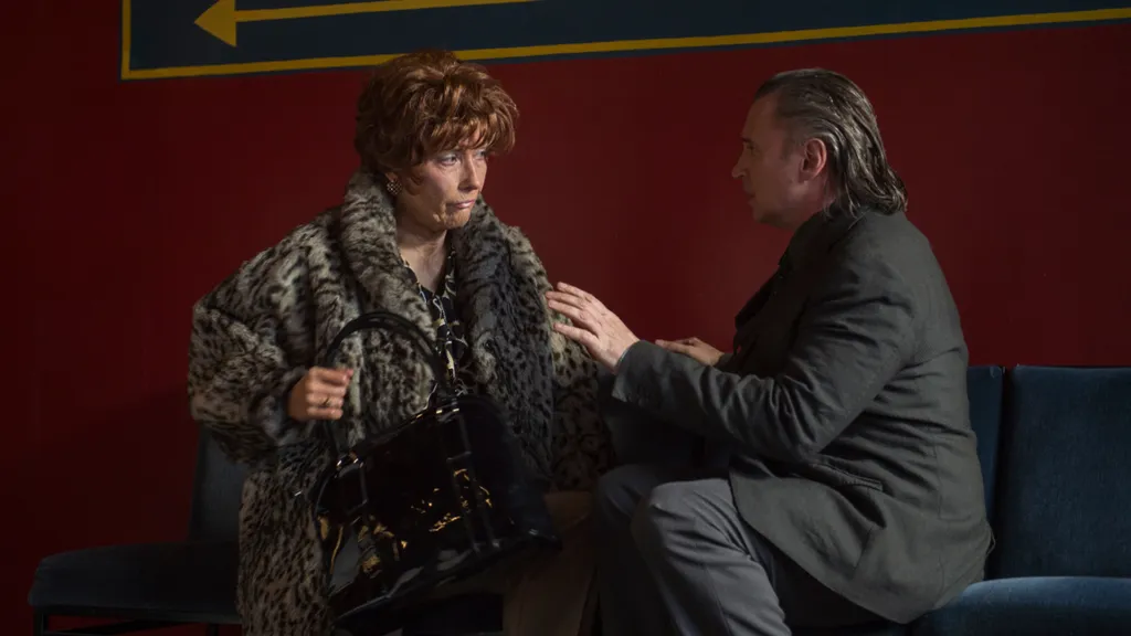 LA_LEYENDA_DE_BARNEY_THOMSON_Stills (4).jpg