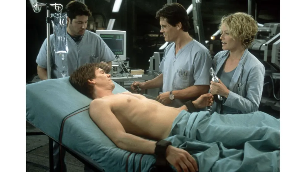 EL_HOMBRE_SIN_SOMBRA_Stills (11).tif