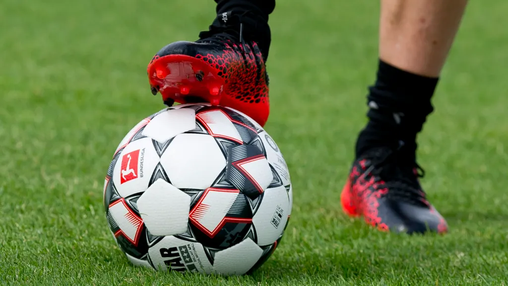 Der er som altid masser af fodbold og andet topsport på Discoverys danske kanaler
