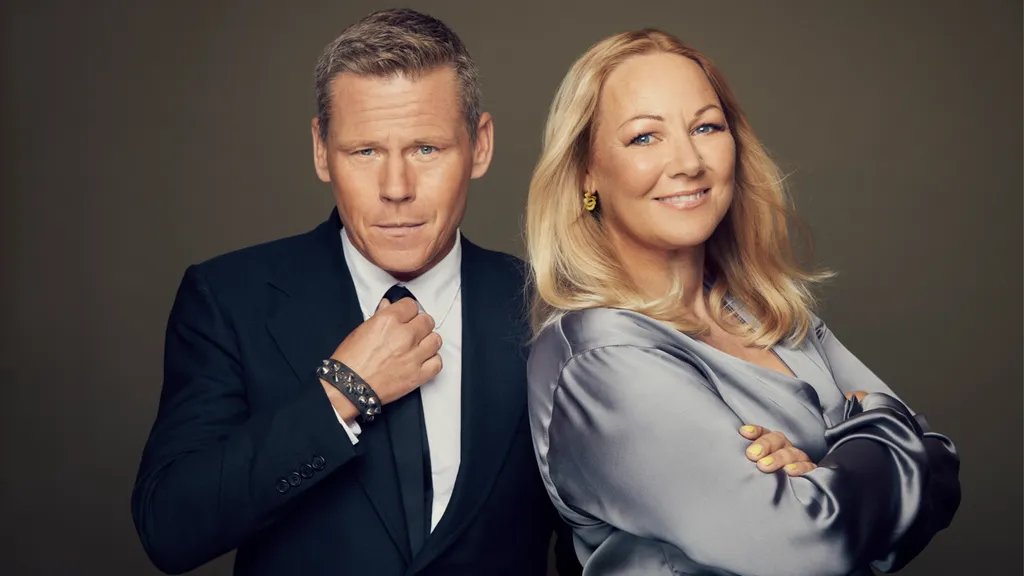 Mons och Karolina Kallentoft bildar en ny deckarduo och ger ut spänningsromanen Vargen vakar i mörkret. Foto: Magnus Ragnvid/Storytel 9