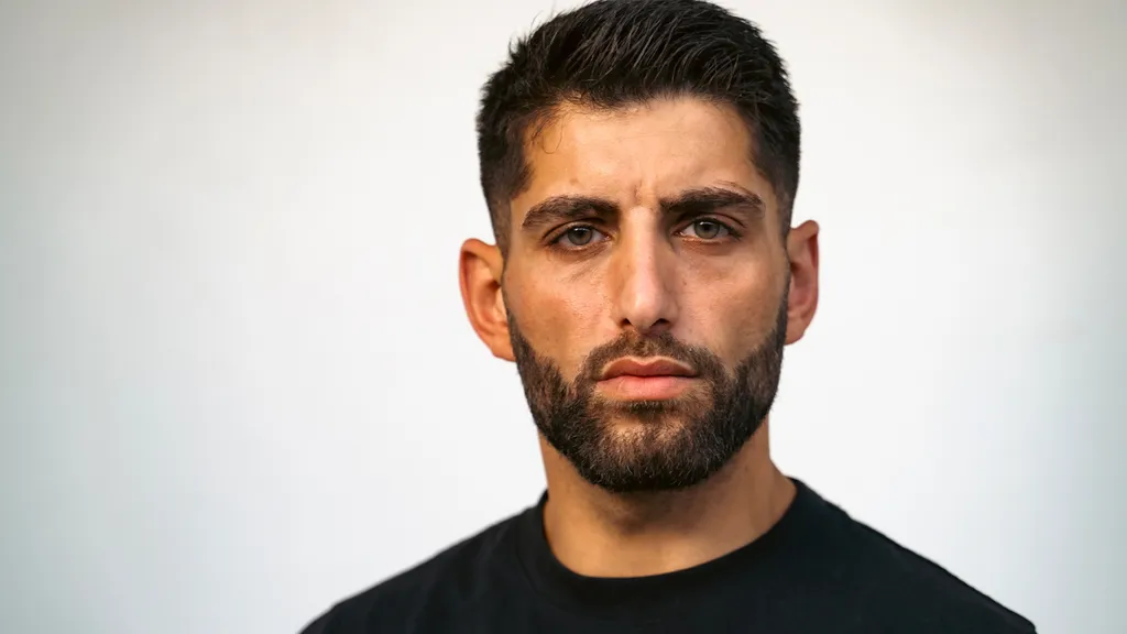 Den före detta gängmedlemmen Abud Mustafa är aktuell med självbiografin Allt för mina bröder. Foto: Rodrigo Soto/Storytel 6