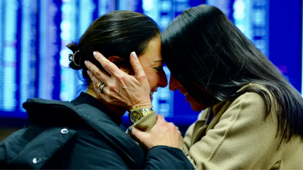 Jessica Springfeldt Råket, författare till självbiografin Irina och jag, återförenas med vännen Irina efter nästan 30 år. Foto: Liliè Biskopsdotter 3