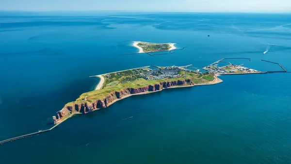Helgoland aus der Luft - und bald bei DMAX (c) Martin Elsen / Helgoland Tourismus-Service