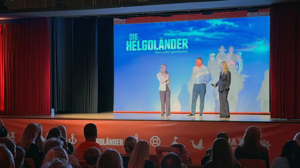Katharina Schlicht (Helgoland Tourismus), Constantin Todea (stellv. Bürgermeister) und Sonja Büker (Joker Pictures)