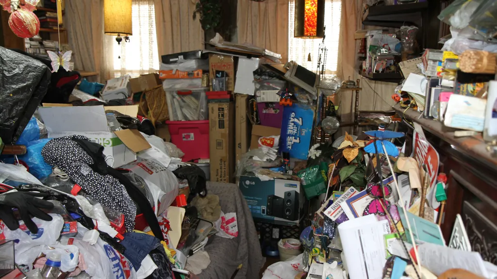 7038_Ellen_Hoard in living room 3.JPG
