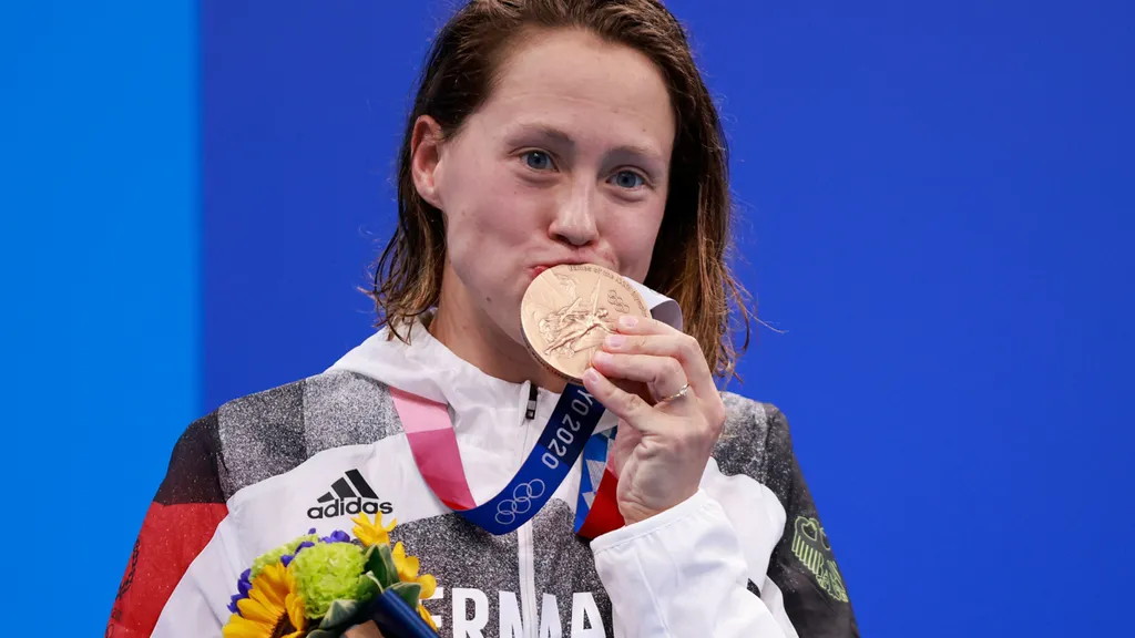 Sarah Köhler mit der historischen Bronzemedaille