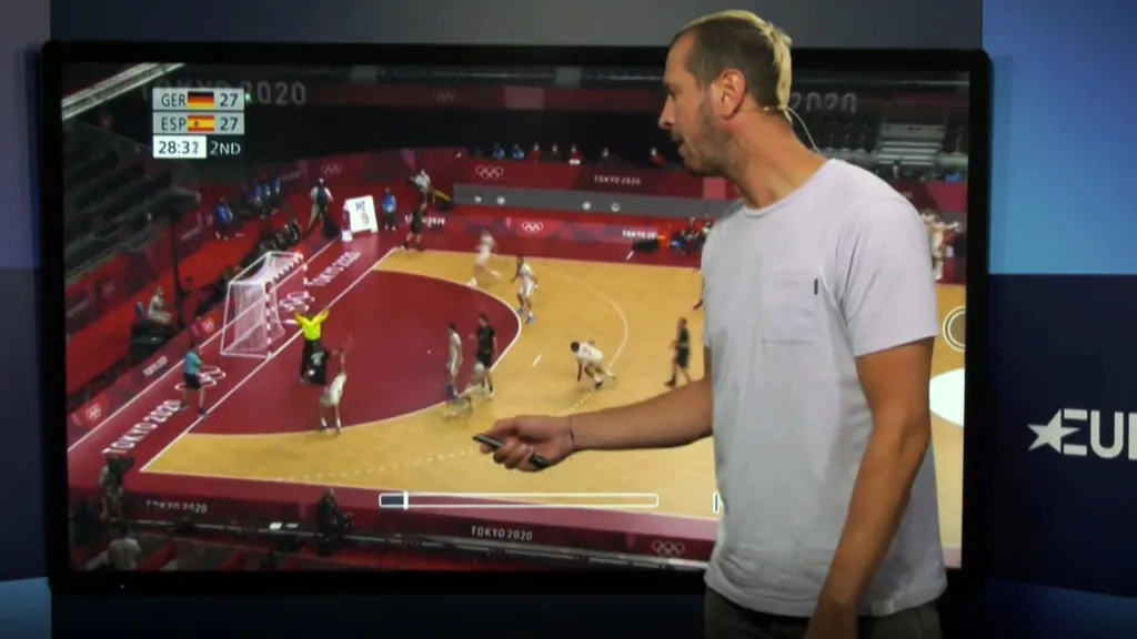 Pascal Hens in der Touchscreen-Analyse bei Eurosport