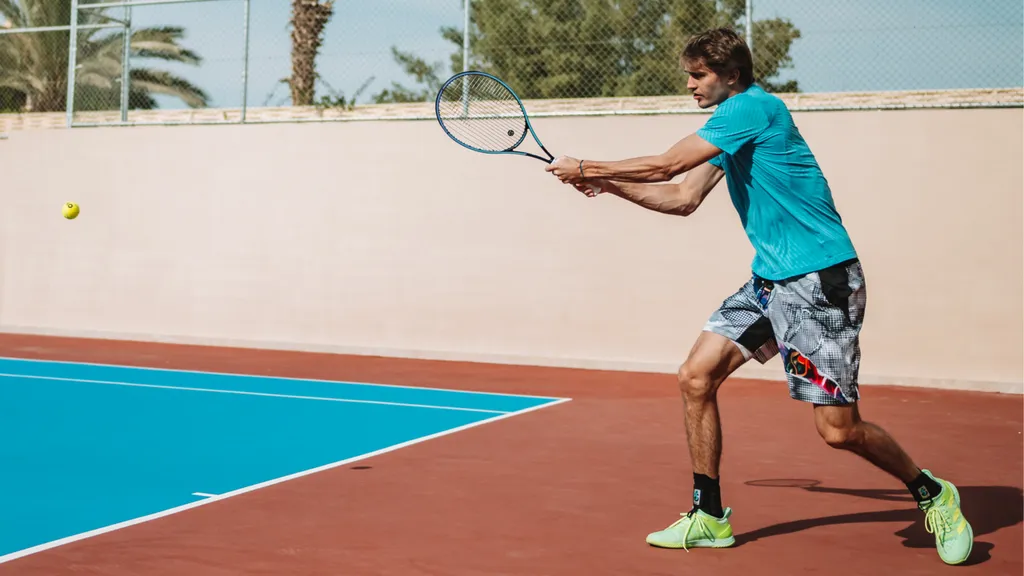 Alexander Zverev in action during a practice session ahead of the Diriyah Tennis Cup Riyadh 2022 on December 05