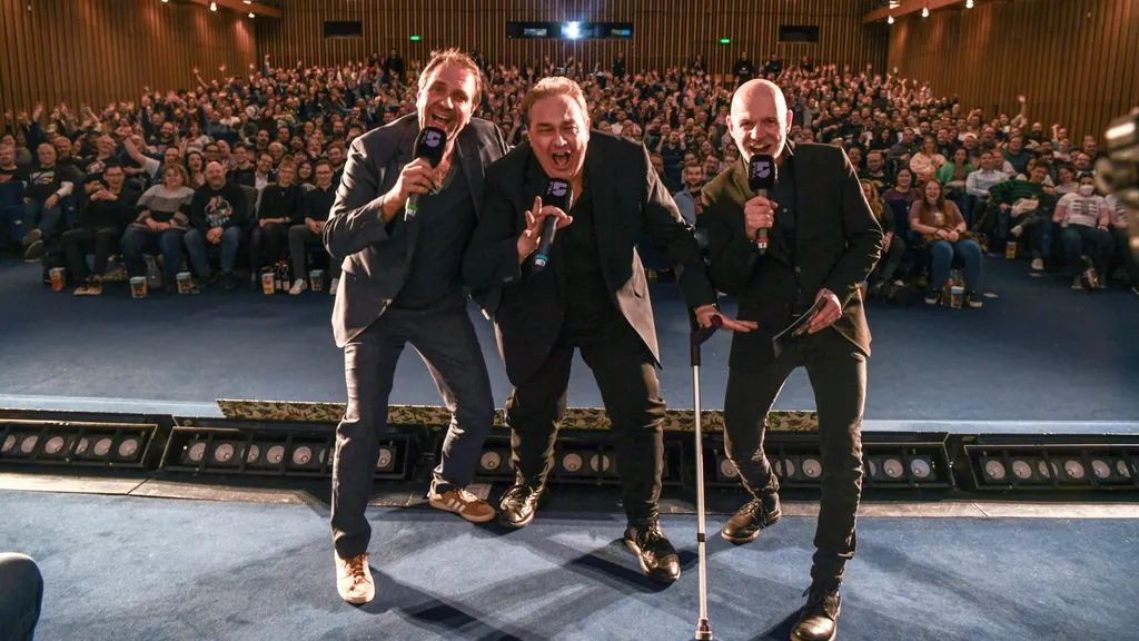 Peter Rütten und Oliver Kalkofe (von links - mit Moderator Dietmar Wunder) präsentieren #SchleFaZ ab dem 7. April bei TELE 5