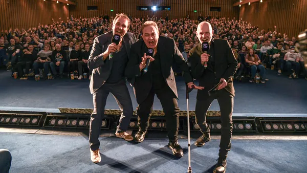 Peter Rütten und Oliver Kalkofe (von links - mit Moderator Dietmar Wunder) präsentieren #SchleFaZ ab dem 7. April bei TELE 5