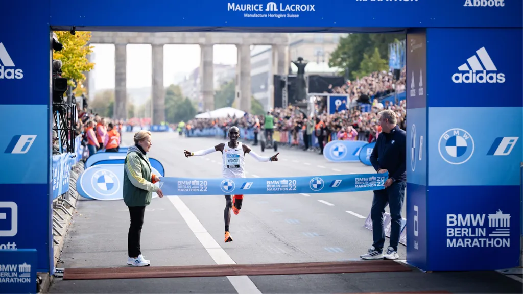 Eliud Kipchoge (Kenia) beim BMW Berlin-Marathon 2022 (c) Getty Images