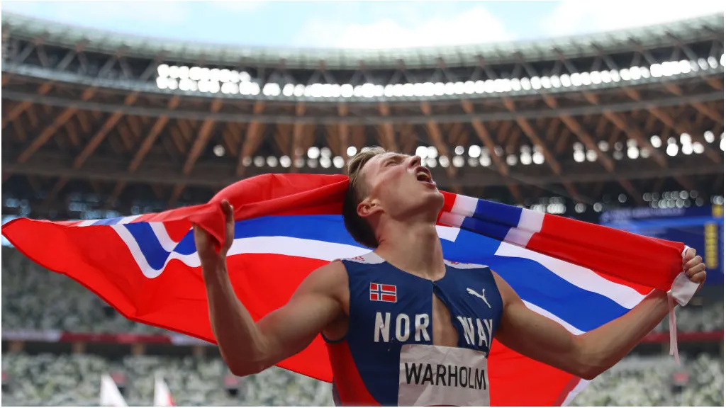 Karsten Waholm jubler for OL-gull i Tokyo