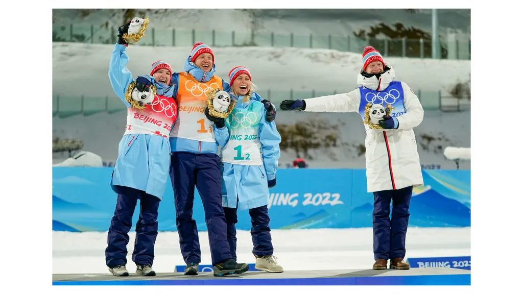 Norges gull-lag på mixedstafetten i skiskying OL 2022