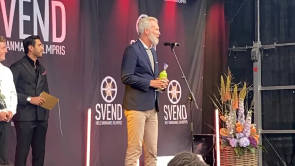 Frederik Malling Juul accepting award for Where the Crawdads sing