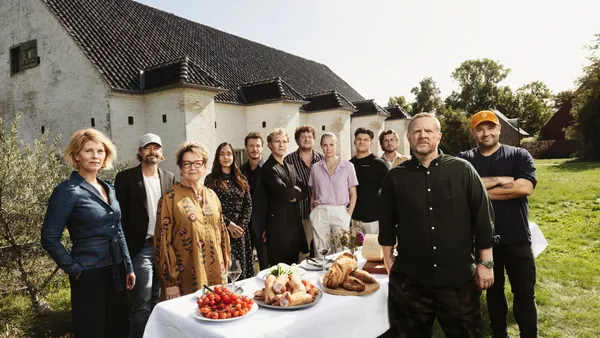 Toscana on set - From left: Lærke Winther, food consultant Thomas Herman, Ghita Nørby, Christiana Dell’Anna, Andrea Bosco, Christopher, Ari Alexander, Karoline Brygmann, Christoffer Jindyl, Sebastian Jessen, film director Mehdi Avaz and Anders Matthesen.