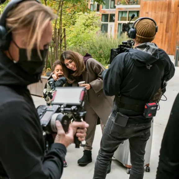 Evin Ahmad on set in Snabba Cash Season 2