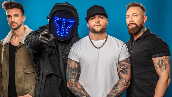 Heroes Are Calling – Smash Into Pieces