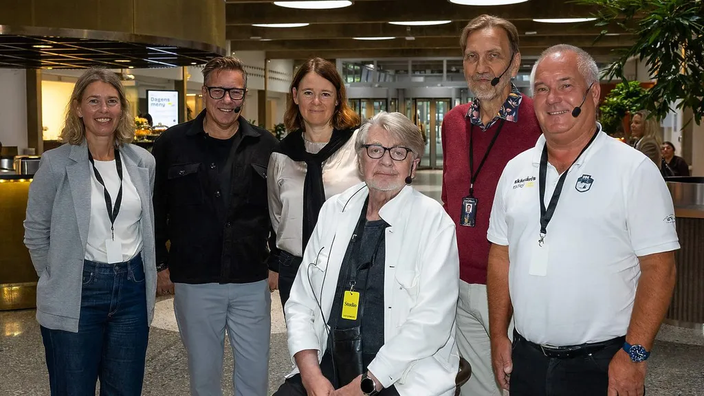 Panelen för Sveriges Radio-frukost 31/8: fr.v. Lotta Folcker (Aftonbladet), Christer Modig (Viaplay), Sofia Wadensjö Karén (Sveriges Radio), Ove Joanson, Erik Blix (moderator) och Martin Loogna (Skärgårdsradion)