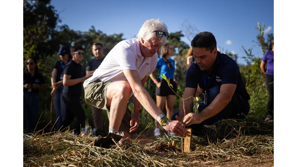 Simon Burnie (L).jpg