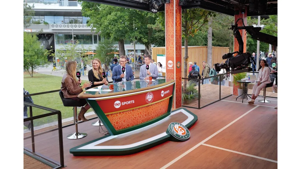 (L-R) Laura Robson, Caroline Wozniacki, Mats Wilander, Tim Henman - TNT Sports studio V5 (1).JPG
