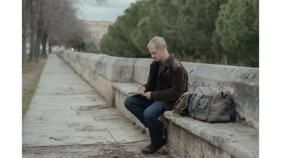 Гледаме Иван Бърнев във "Васил" в HBO Max