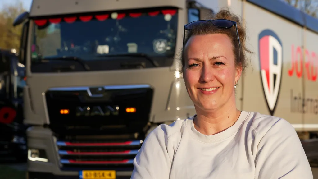 Discovery_Mighty Truckers_S4_Samantha_16x9.jpg