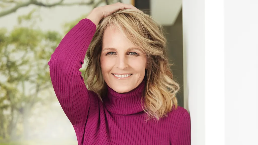 Helen Hunt Headshot_photo credit John Russo.jpg