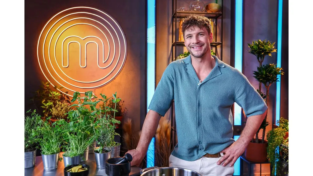 !MAIN STUDIO Q329.jpg