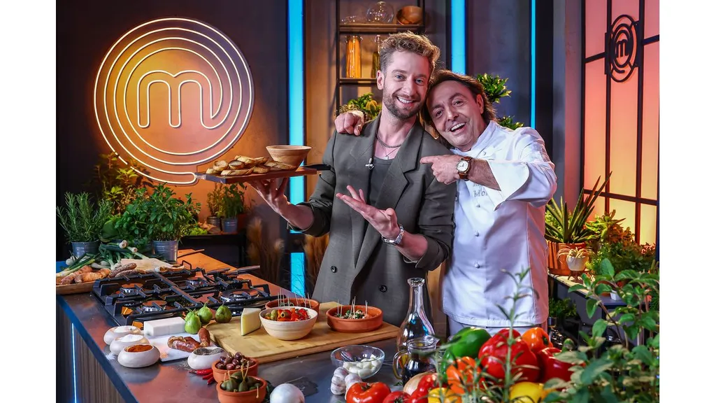 ! MAIN STUDIO Q210.jpg