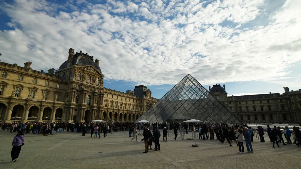 PP_LOUVRE_EXTERNALS_004.JPG