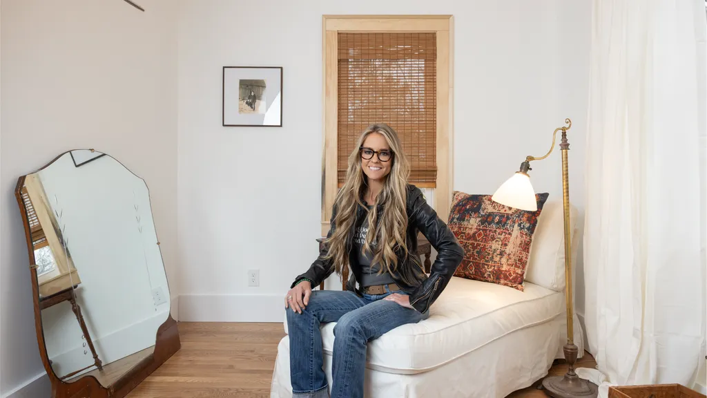Nicole Curtis_Rehab Addict_HGTV.jpg
