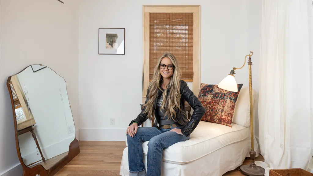Nicole Curtis_Rehab Addict_HGTV.jpg
