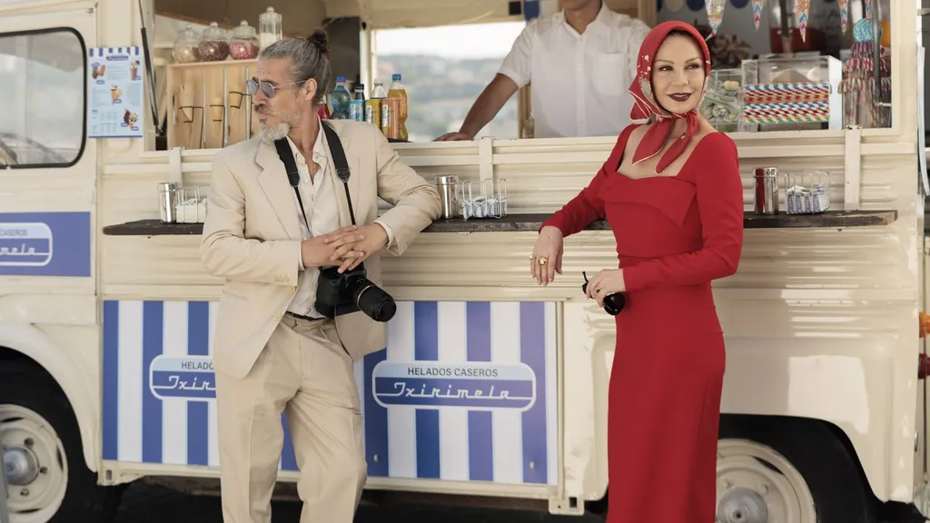 Óscar Jaenada as Zigor and Catherine Zeta-Jones as Jackie Price _ Unai Mateo, © Fremantle and Steel Springs Pictures 2026.jpg