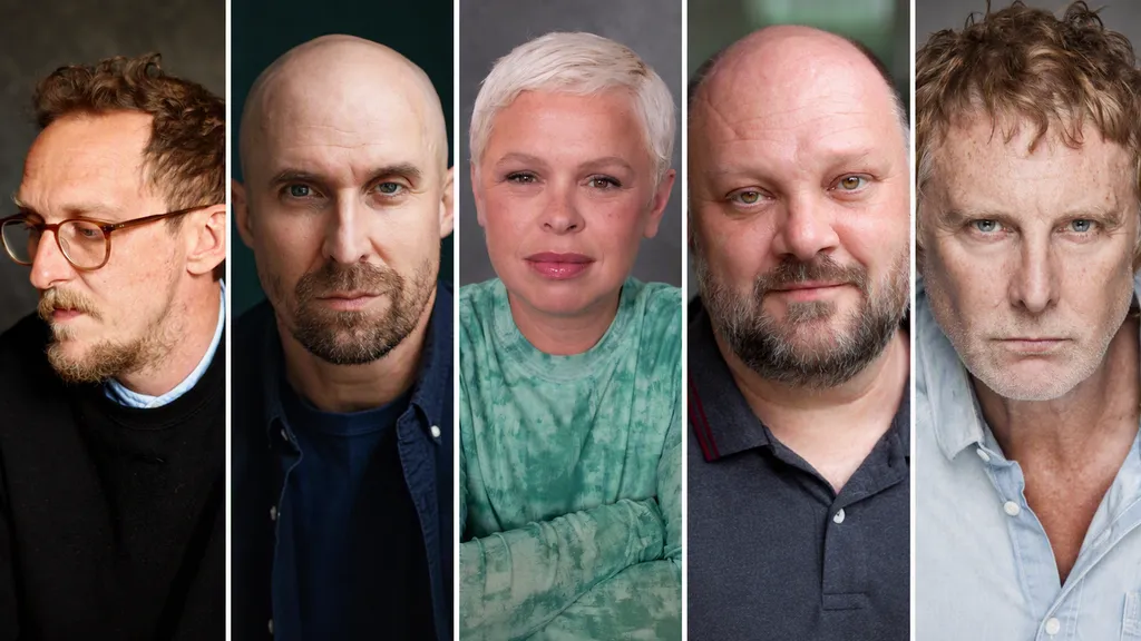 A série HBO Original de HARRY POTTER selecionou os atores para os papéis de  Fantasmas de Hogwarts, Retratos e o Chapéu Selecionador