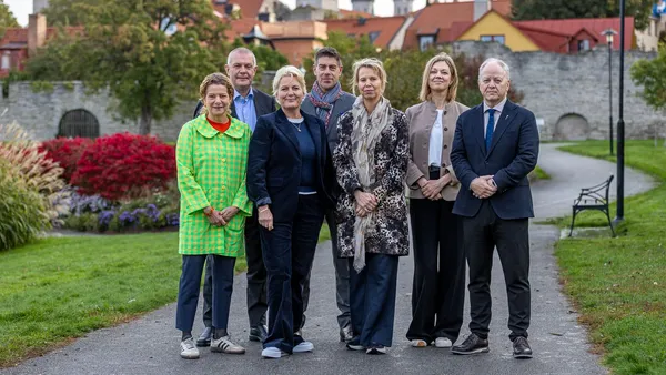Nordiska public service chefer Visby oktober 2026 Från vänster: Cilla Benkö, vd, Sveriges Radio, Bjarne Corydon, generaldirektör, DR, Vibeke Fürst Haugen, generaldirektör, NRK, Kalle Sandhammar, vd, UR, Anne Lagercrantz, vd, SVT, Marit af Björkesten, vd, 