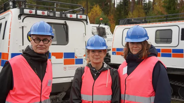 Stabschef Gabriel Byström vid övningen Telö 26 tillsammans med vd Cilla Benkö och programdirektör Sofia Wadensjö Karén